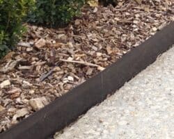 bordure en aluminium pour espaces verts finition marron RAL 8017