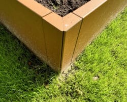 Coin de jardinière sans fond pour végétaux et arbres